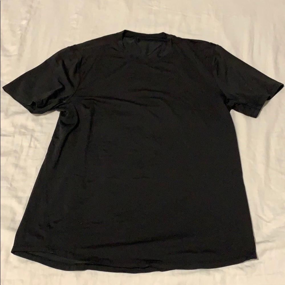 Large lululemon men’s black shirt